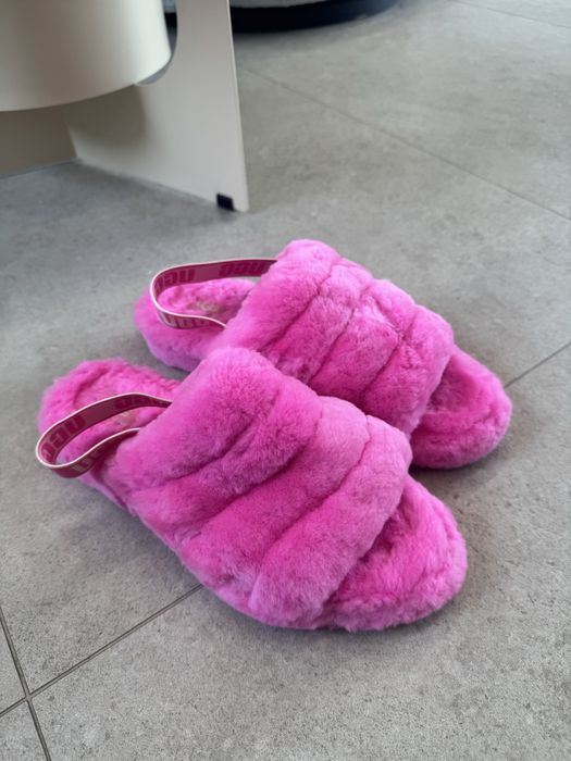 Рожеві хутряні тапочки сандалі ugg fluff yeah хутряні тапки сандалі ugg fluff yeah
