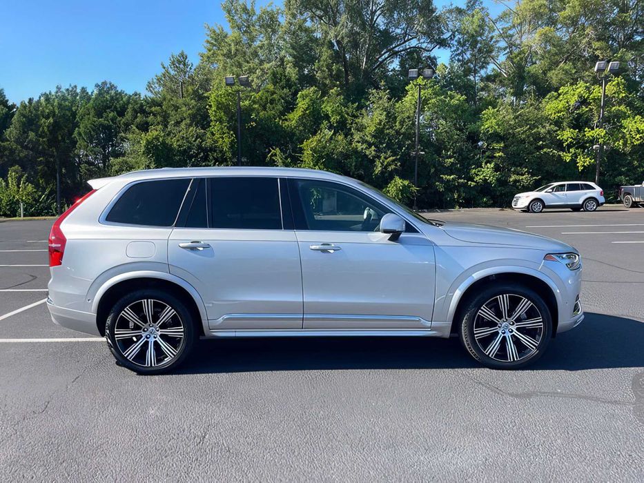 Volvo XC90      2022