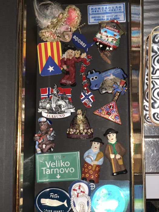 Varios magnetes de varios paises e cidades