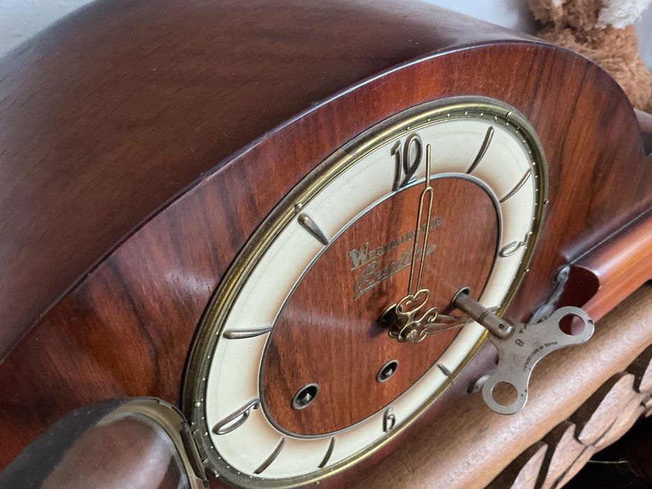 Relógio antigo com chave a trabalhar 66x22 cm