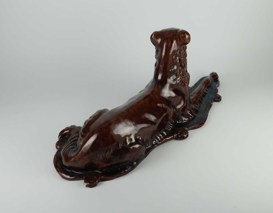 Cão Deitado Faiança Vidrada - 33 cm