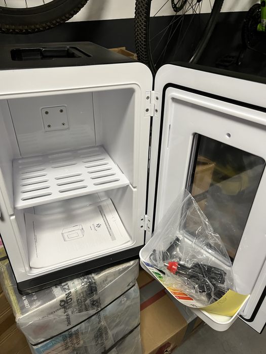 Nowa lodówka piękna czarna 15l