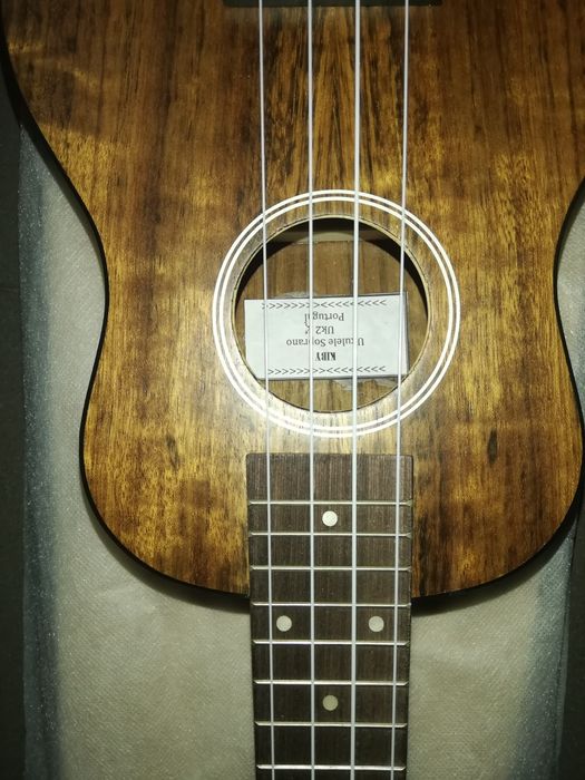 Ukulele soprano madeira de nogueira e jacarandá