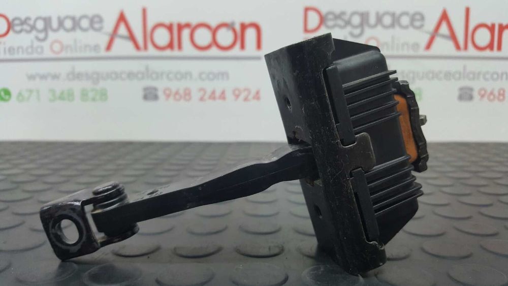 RETENTOR DA PORTA DIANTEIRA ESQUERDA BMW SERIE 1 BERLINA (E81/E87) 116D