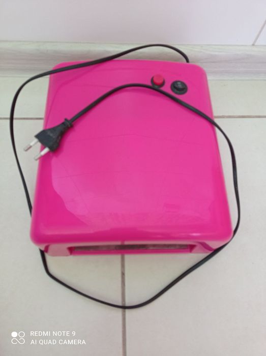 Лампа для маникюра.