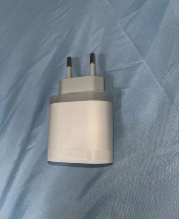 USB-C 20W power adapter
