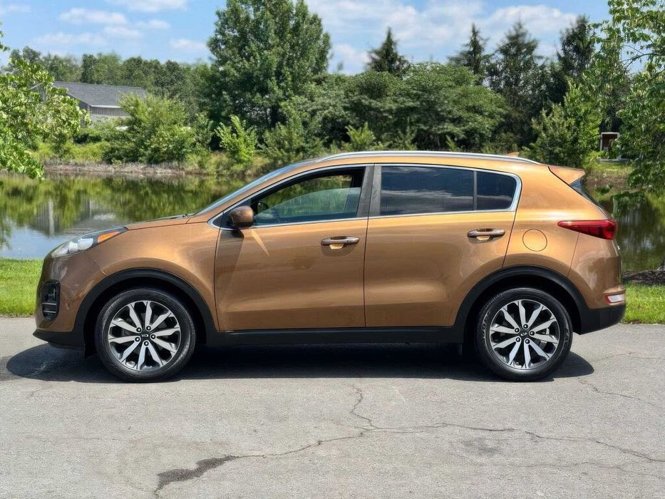 Kia Sportage EX      2017