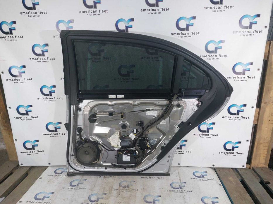 Mercedes W221 Дверь задняя правая / Мерседес