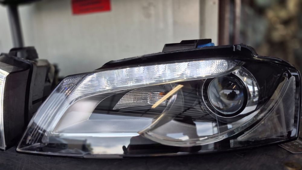 Lampy komlet  audi a3 8p xenon 08 -12 rok