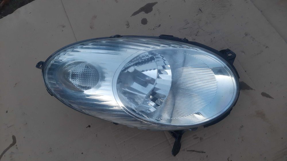 lampa przednia prawa lub lewa Nissan Micra k12 oryginał