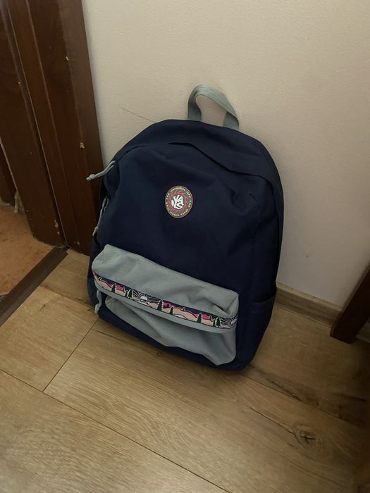 Granatowy plecak Vans