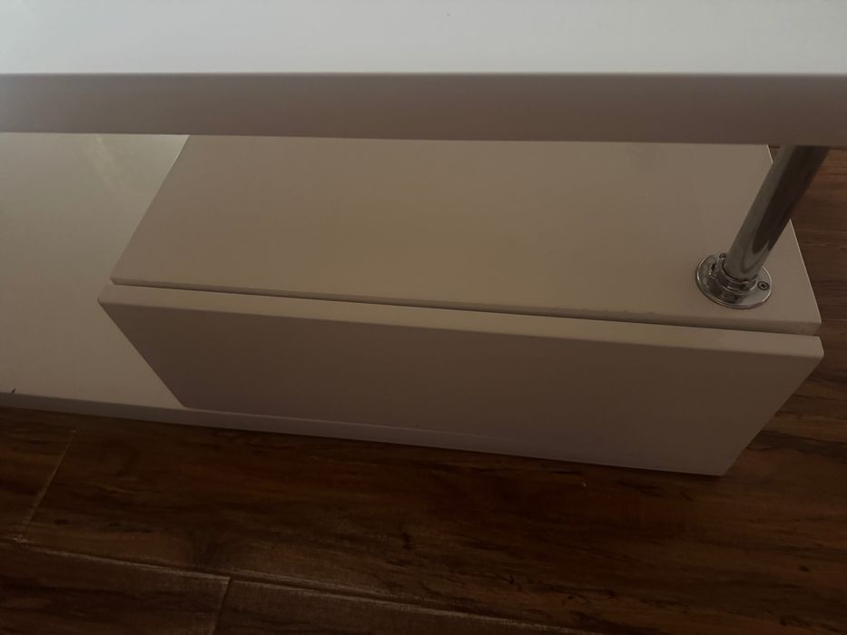 Ława biała w połysku używana