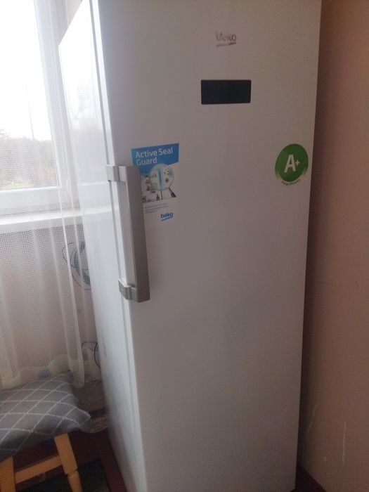 Продається морозильна камера Beko