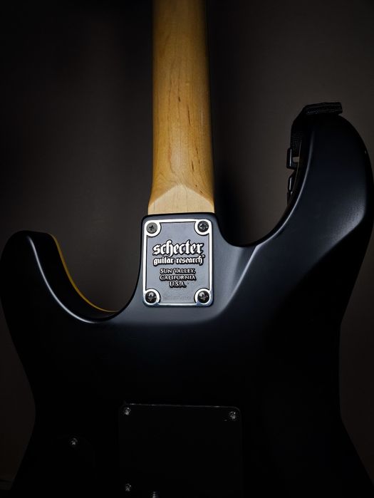 Guitarra Schecter Demon-6 com Floyd Rose + Captadores Duncan Designed