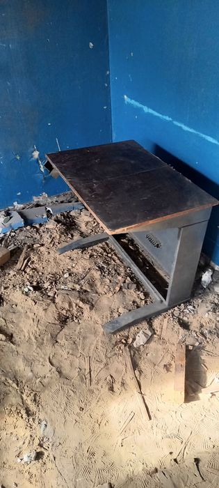 Стол металевий,міцний,для підсобного господарства