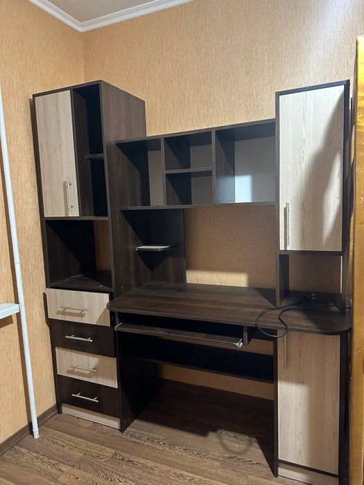 Компʼютерний стіл