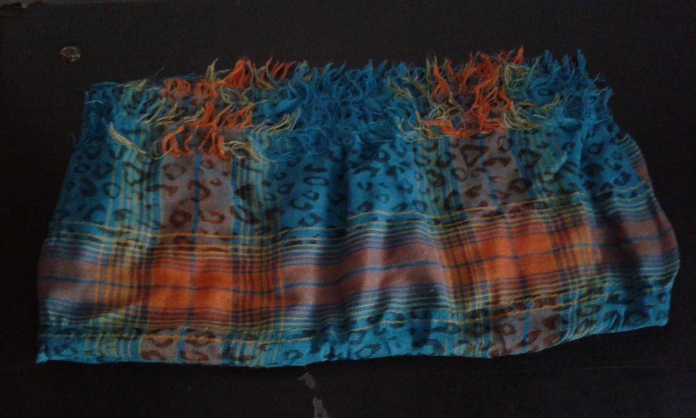 Lenços variados . Como Novos.