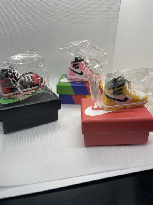 Porta chaves bota Nike Air e sapatos  Adidas