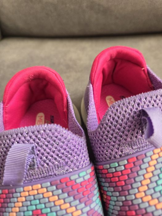 Кроссовки Skechers на девочку. Размер 32