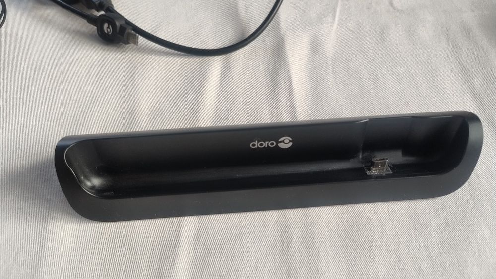 Telefon dla seniora, prosty smartfon Doro 8035