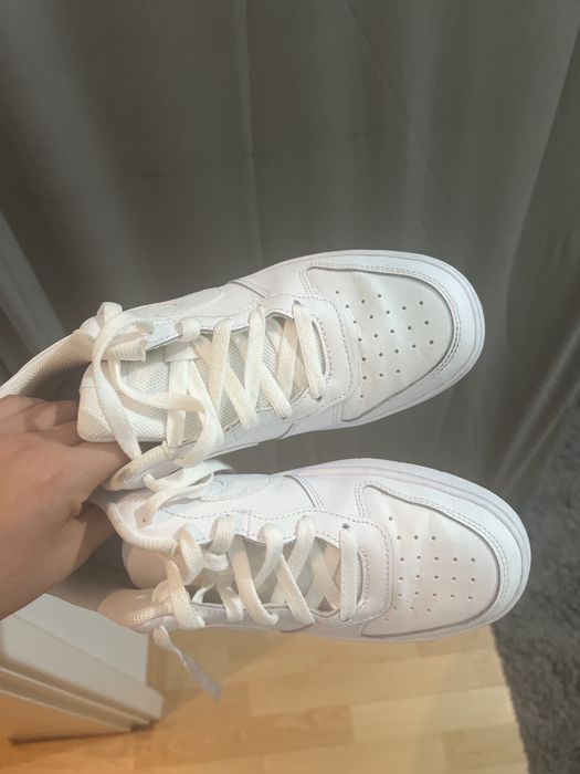Tenis brancos nike 38.5