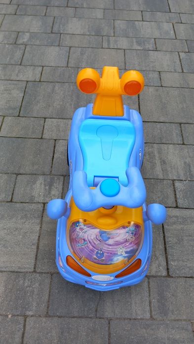 Jeździk, pchacz dla dziecka