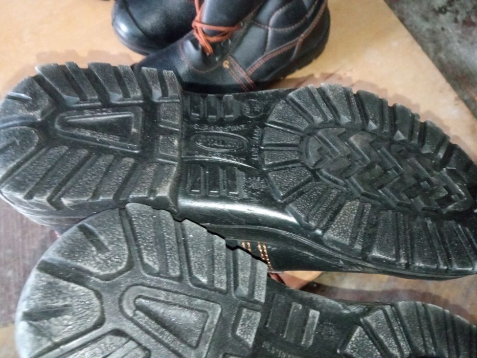 Продам рабочие ботинки