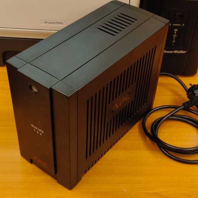 UPS APC model BX700U-GR 700VA 390W zasilacz awaryjny - uszkodzony