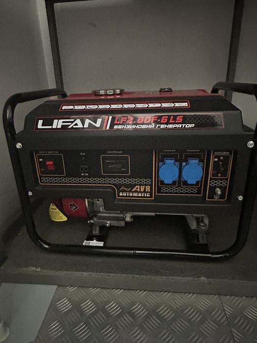 Бензиновий генератор 2 і 8 ручной стартер