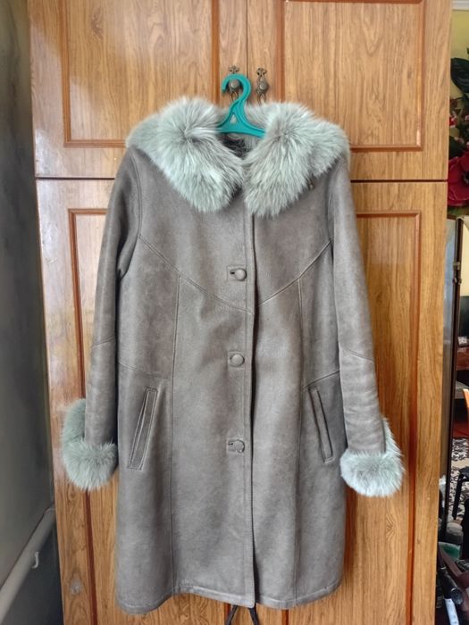 Жіноча дубленка.Розмір не знаю.