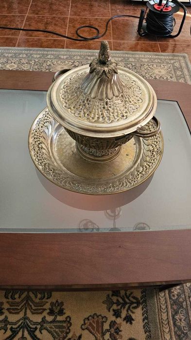 Centro de mesa latão trabalhado c/ tampa (estilo marroquino/oriental)