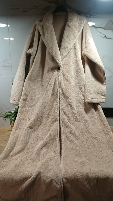 Płaszcz piękny  długi 42