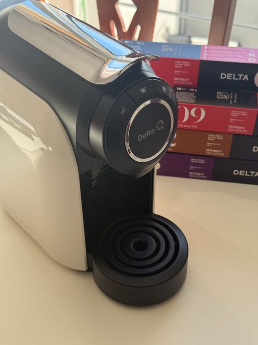 Máquina de café Delta Q  *com muito café*
