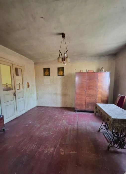 Будинок з земельною ділянкою