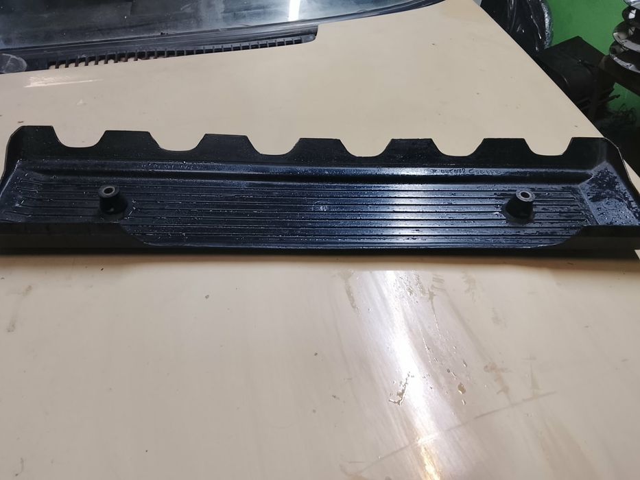 Крышка мотора бмв