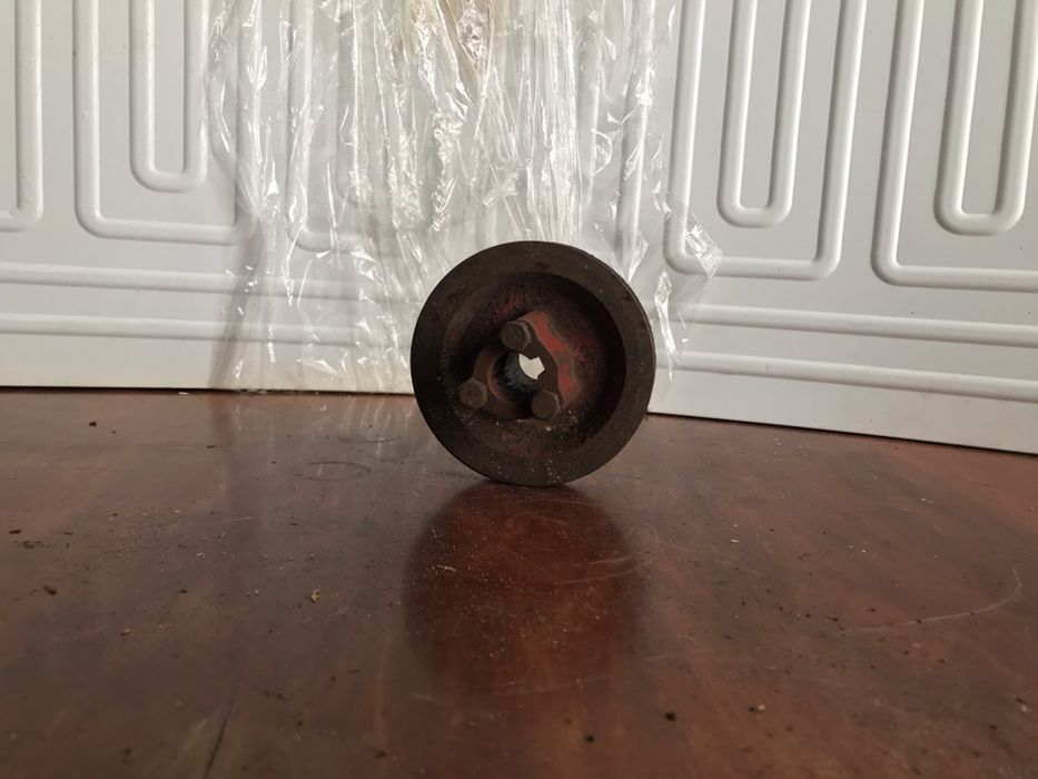 Шкив чугунный диаметром 97; по валу 17,7