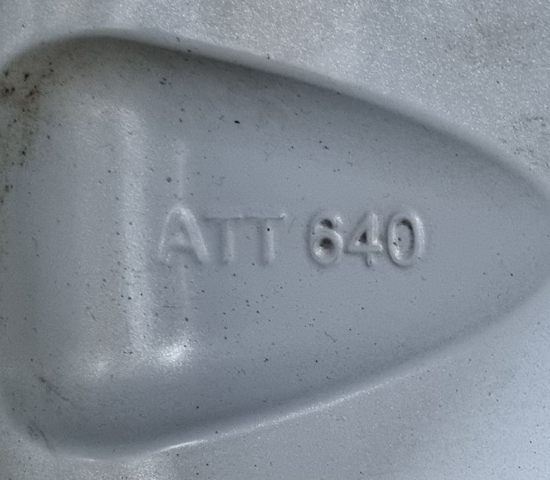 Felgi aluminiowe 16 Dacia Duster 5x114.3 ATT  + zestaw montażowy