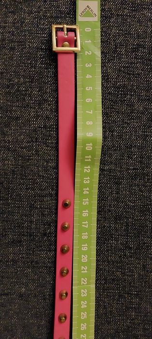 Różowy pasek z złotymi nitami 82 cm