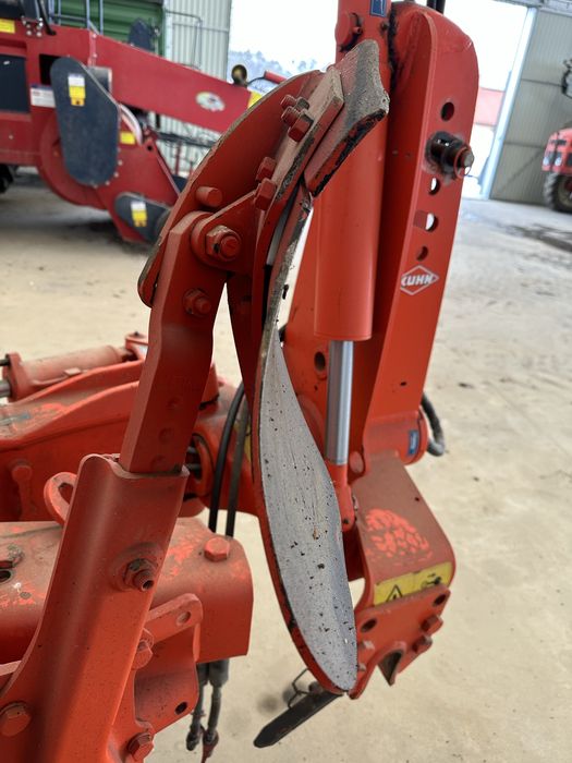 Pług obrotowy kuhn 5 multi master 122