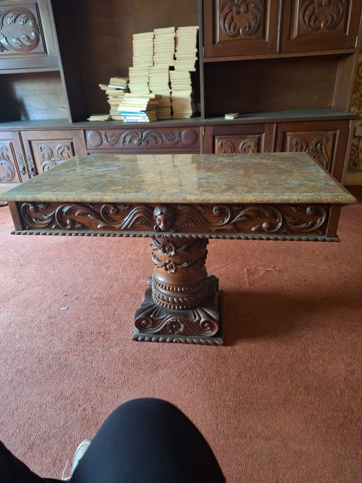 Mesinha para sala de visitas ou outros,,em mogno , toda trabalhada