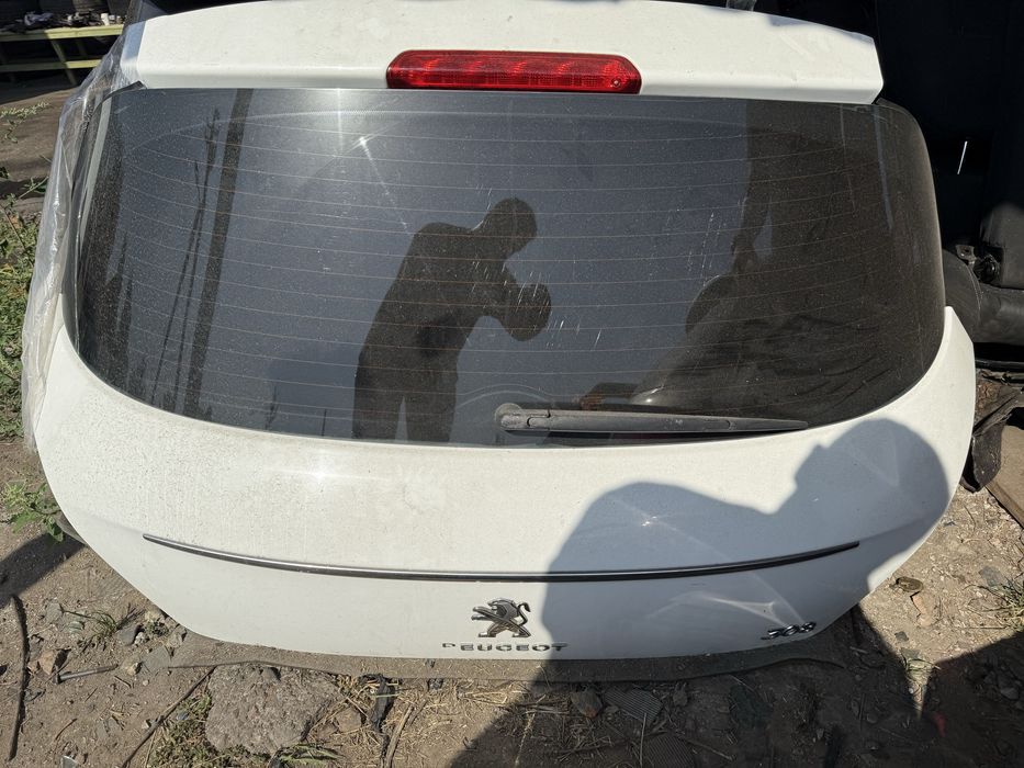 Крышка багажника ляда Peugeot 308