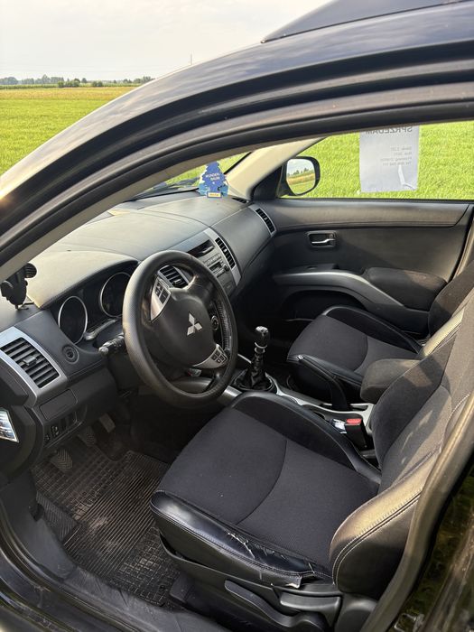 Mitsubishi Outlander 2