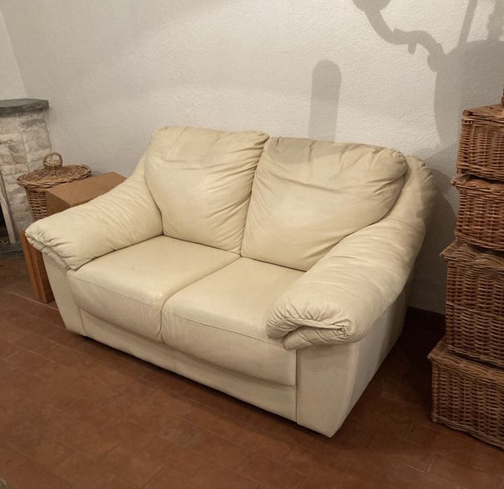 Sofá de sala em pele - 2 lugares