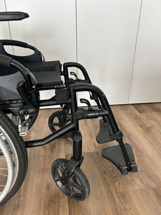 Cadeira de rodas INVACARE, modelo ACTION 3 NG