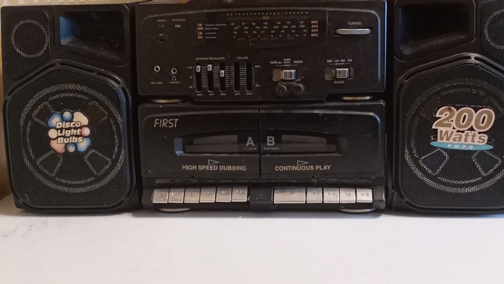 Магнитофон "FIRST"