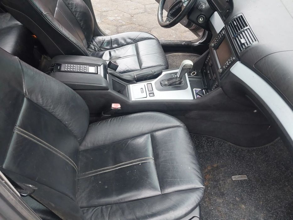 Fotele skórzane fotel komplet kanapa boczki BMW E39 SKÓRA zagłówki DVD z ekranem podłokietnik KOMPLET ŁADNE europa