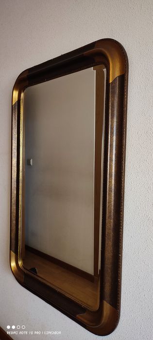 Espelho antigo revestido a talha