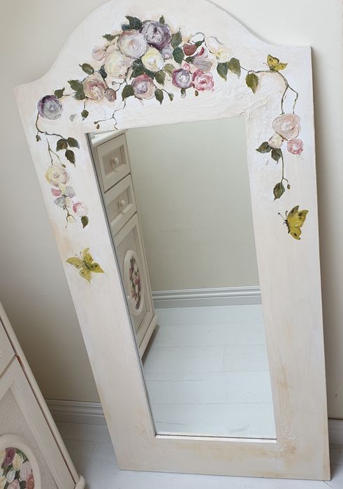 Komplet malowanych mebli