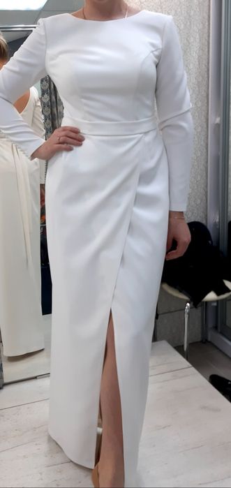 Весільня сукня в білому кольорі