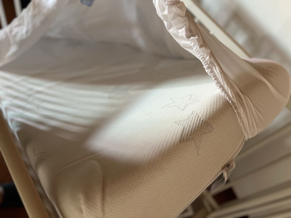 Berço ikea com colcao viscoelastico Zy incluido